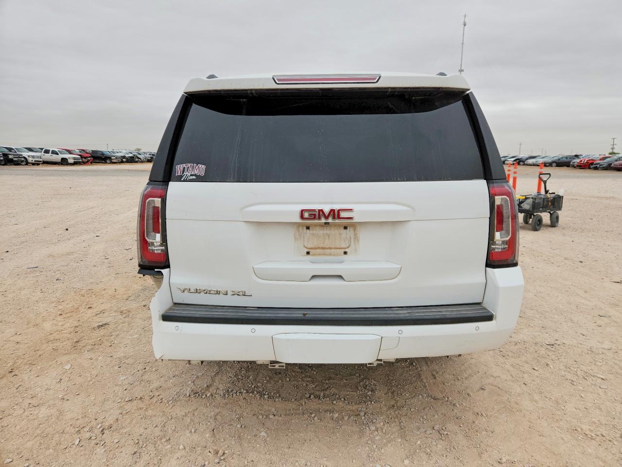 2015 GMC YUKON XL C1500 SLE photo 16