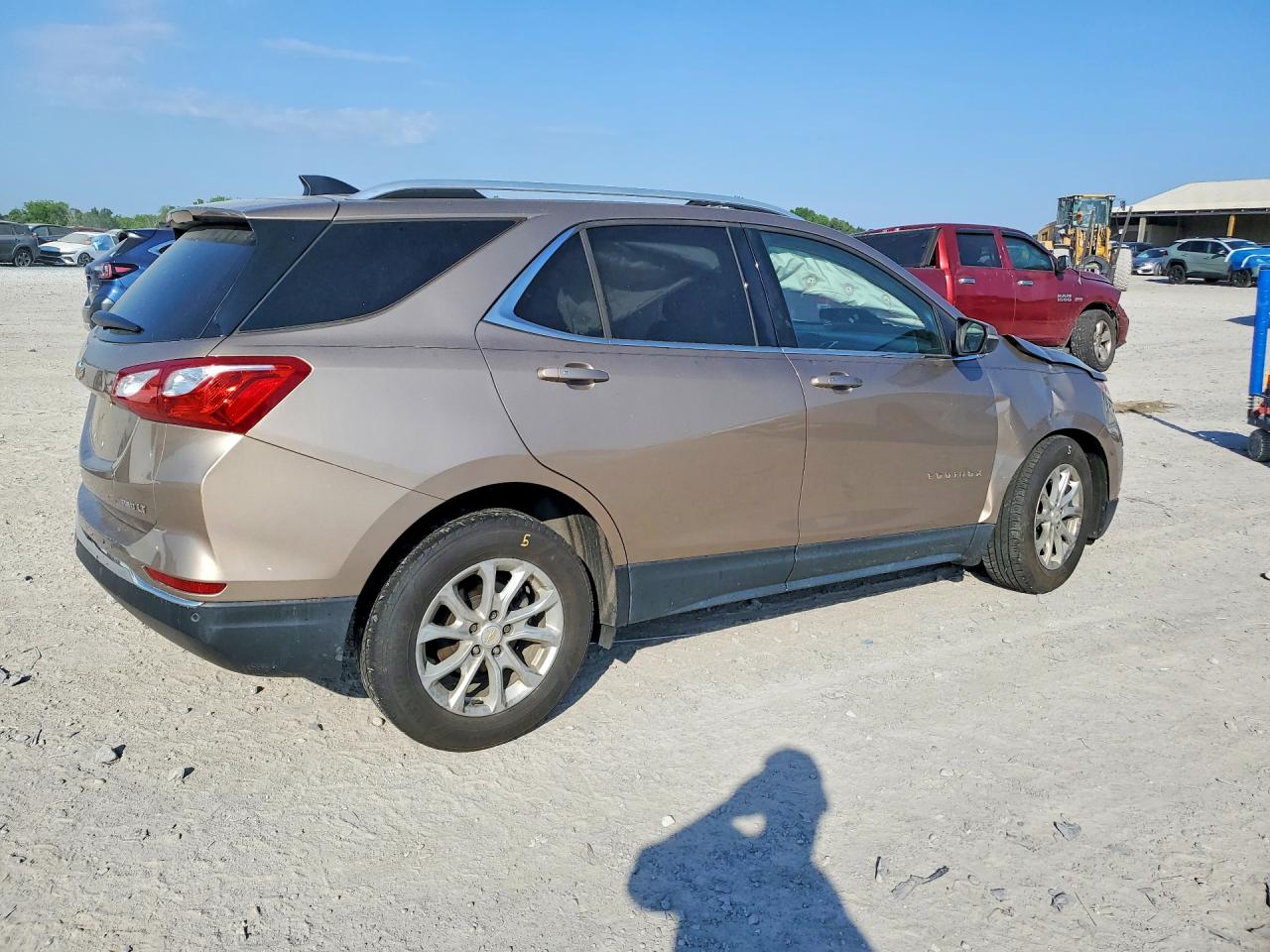 2018 CHEVROLET EQUINOX LT photo 5