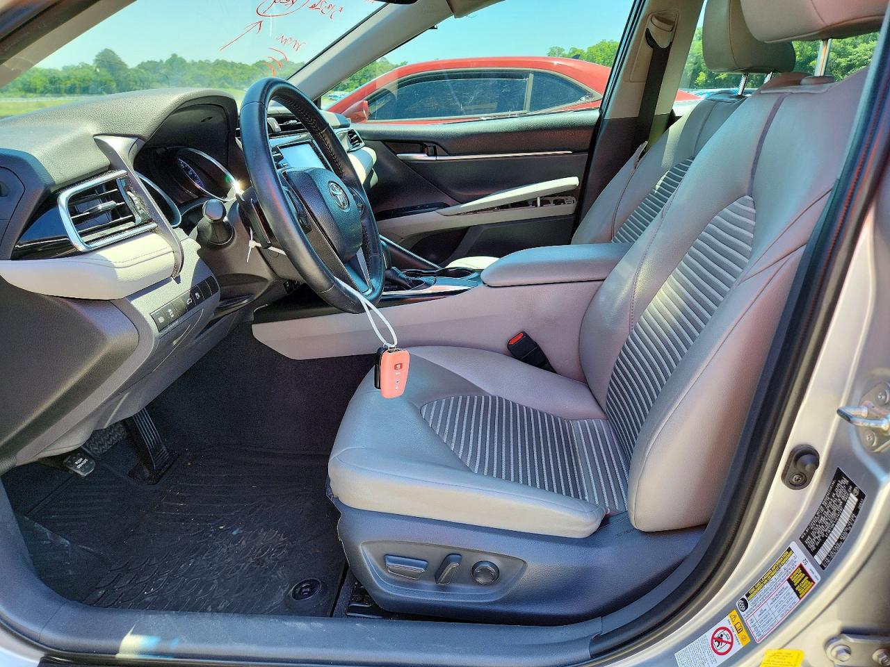 2018 TOYOTA CAMRY SE photo 13