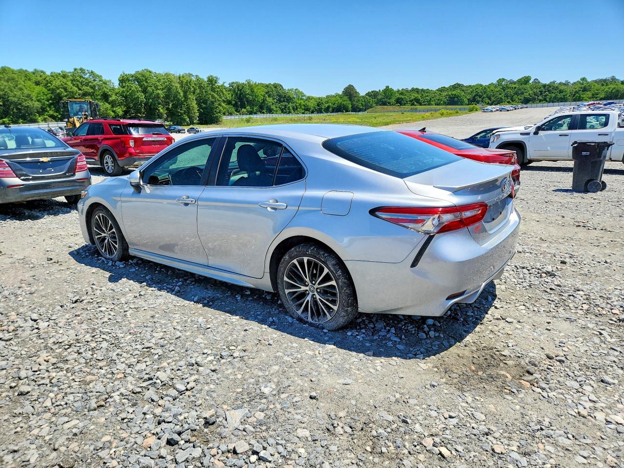 2018 TOYOTA CAMRY SE photo 3