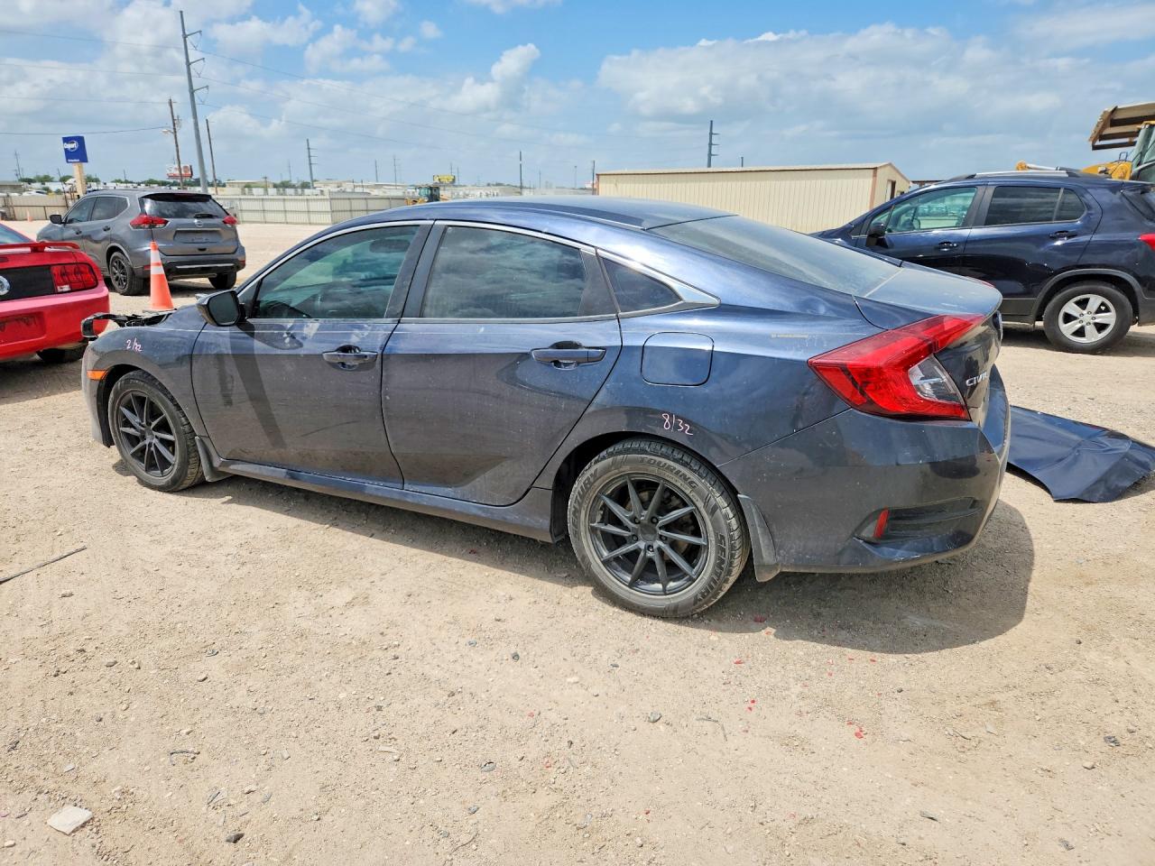 2017 HONDA CIVIC LX photo 4