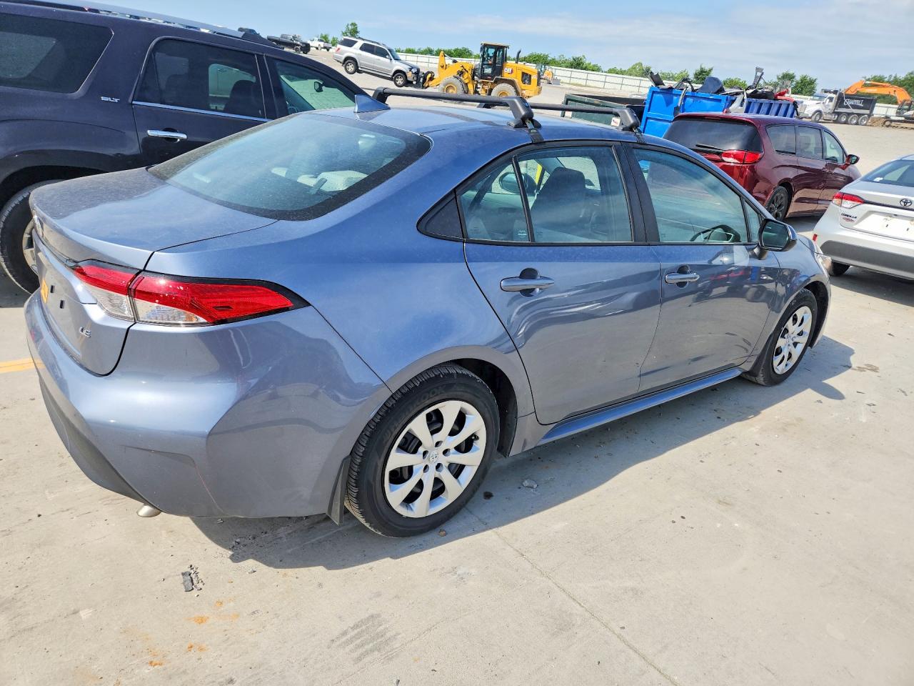 2025 TOYOTA COROLLA LE photo 3