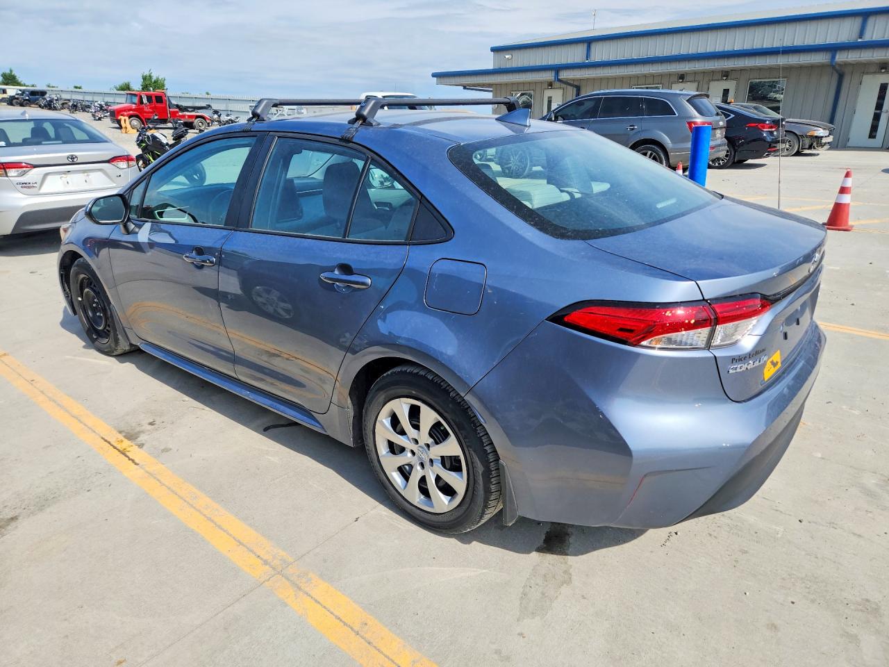 2025 TOYOTA COROLLA LE photo 2