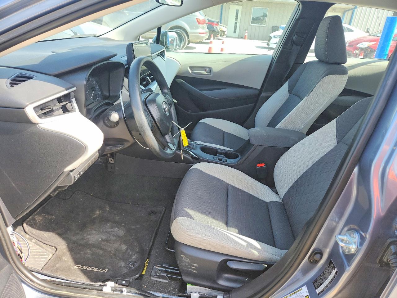 2025 TOYOTA COROLLA LE photo 7