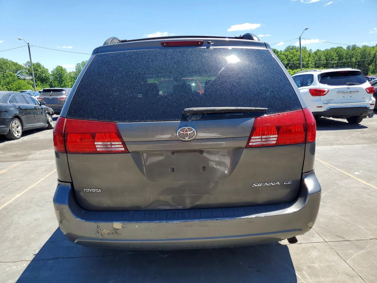 2004 TOYOTA SIENNA LE 8 PASSENGER photo 11
