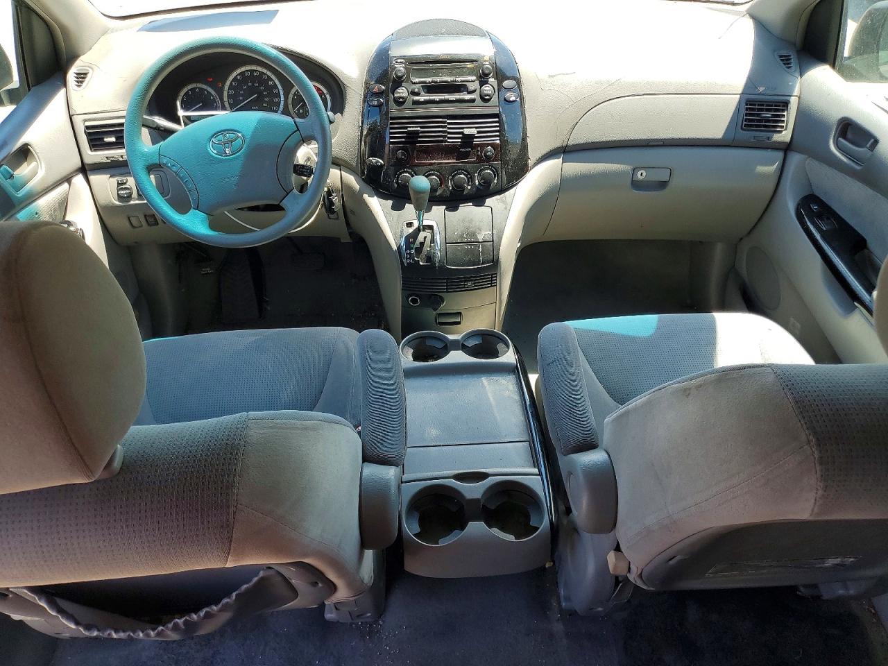 2004 TOYOTA SIENNA LE 8 PASSENGER photo 15
