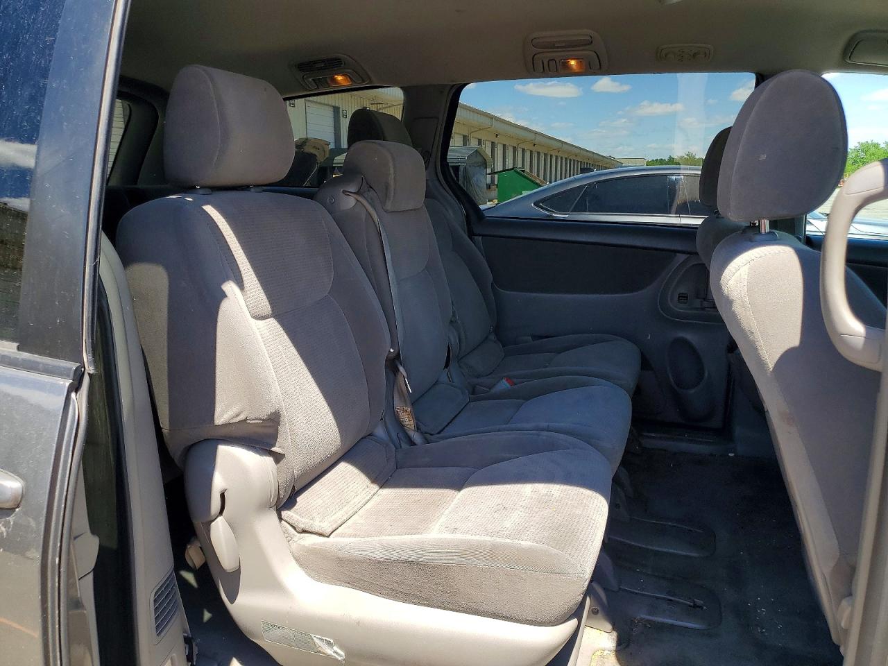 2004 TOYOTA SIENNA LE 8 PASSENGER photo 21