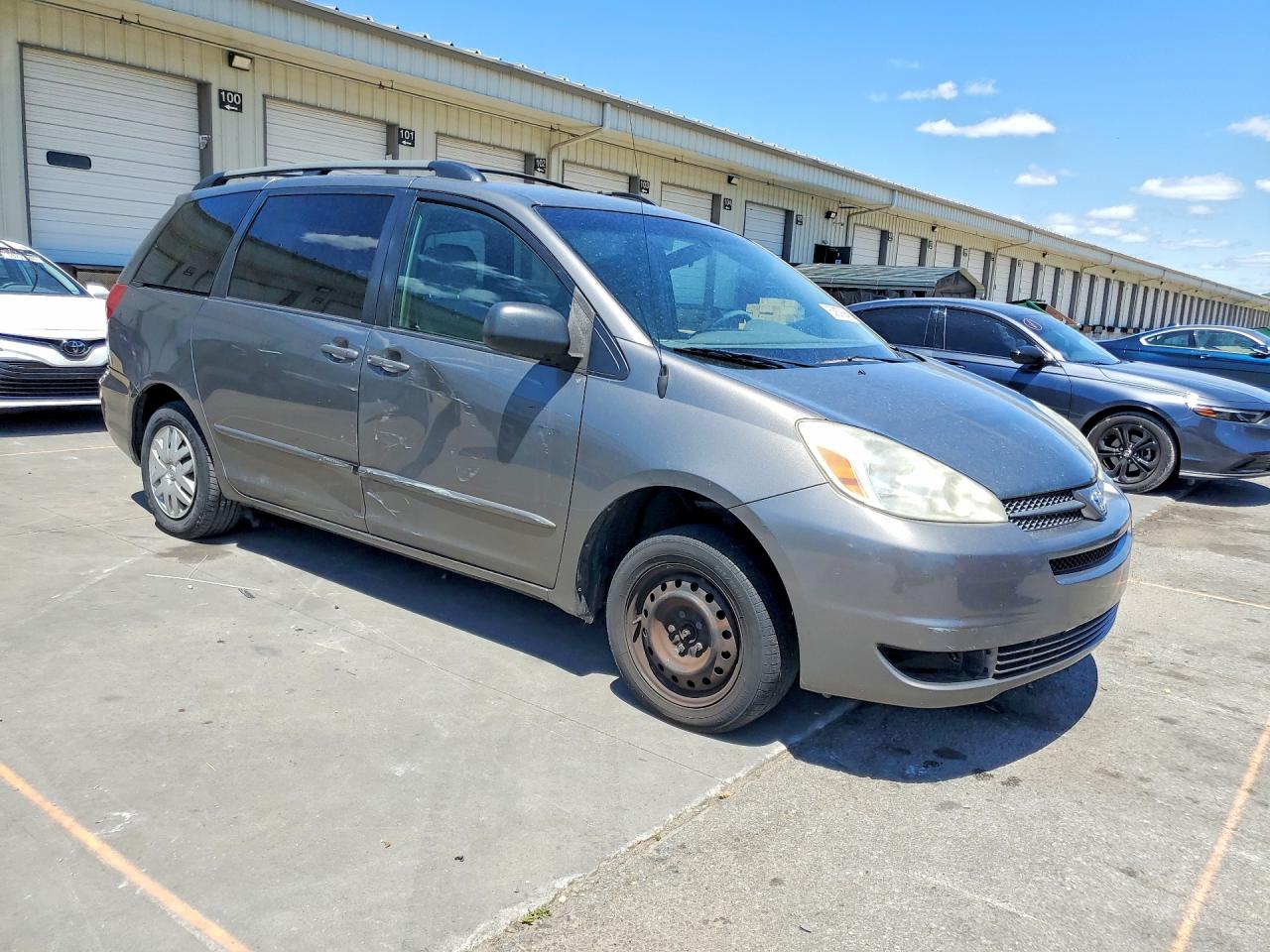 2004 TOYOTA SIENNA LE 8 PASSENGER photo 7