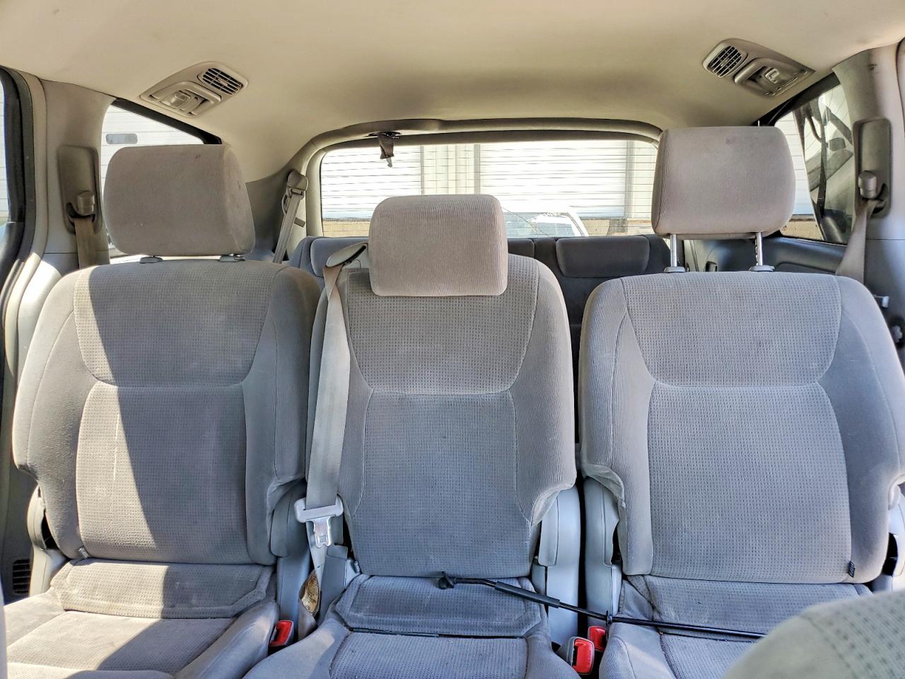 2004 TOYOTA SIENNA LE 8 PASSENGER photo 19