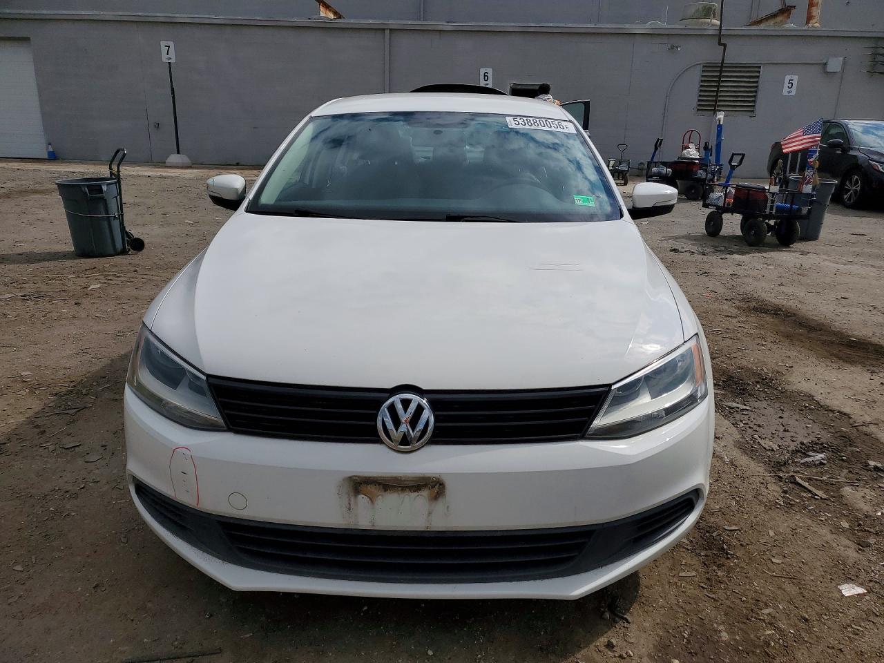 2012 VOLKSWAGEN JETTA SE photo 5