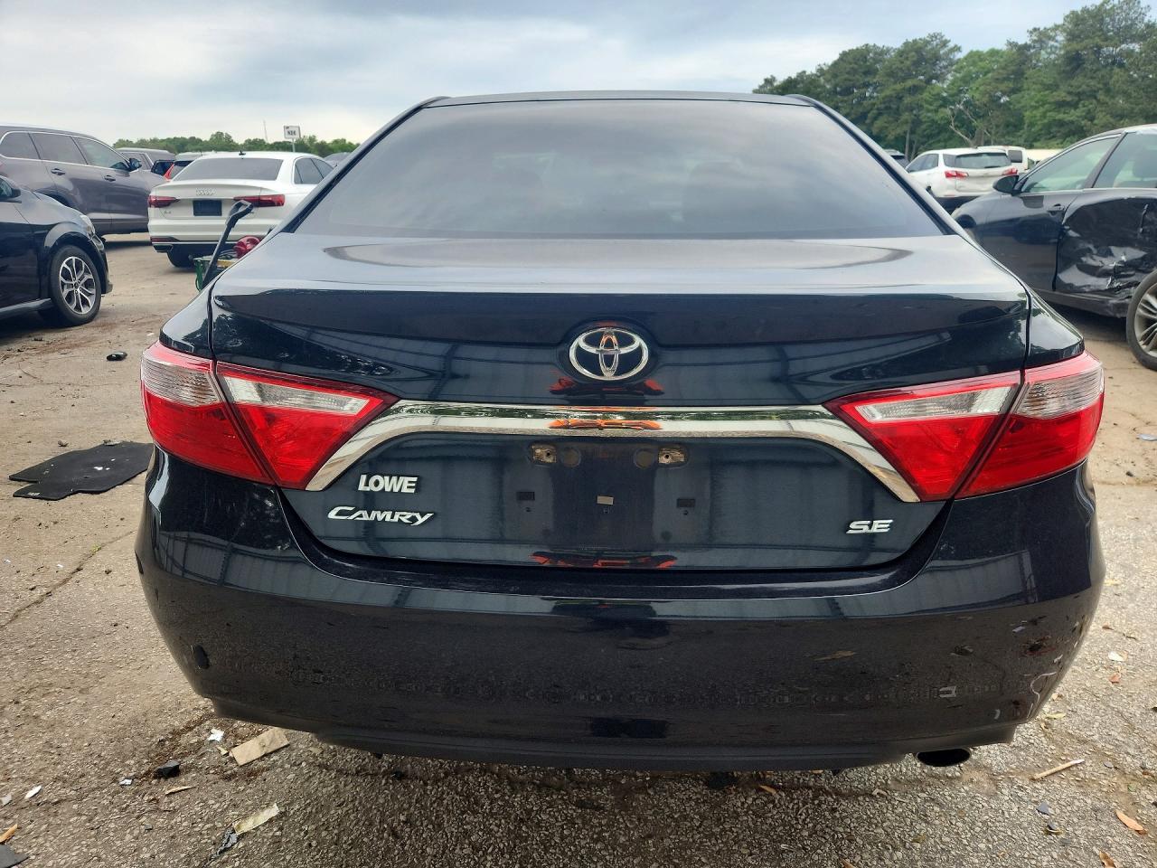 2017 TOYOTA CAMRY SE photo 11