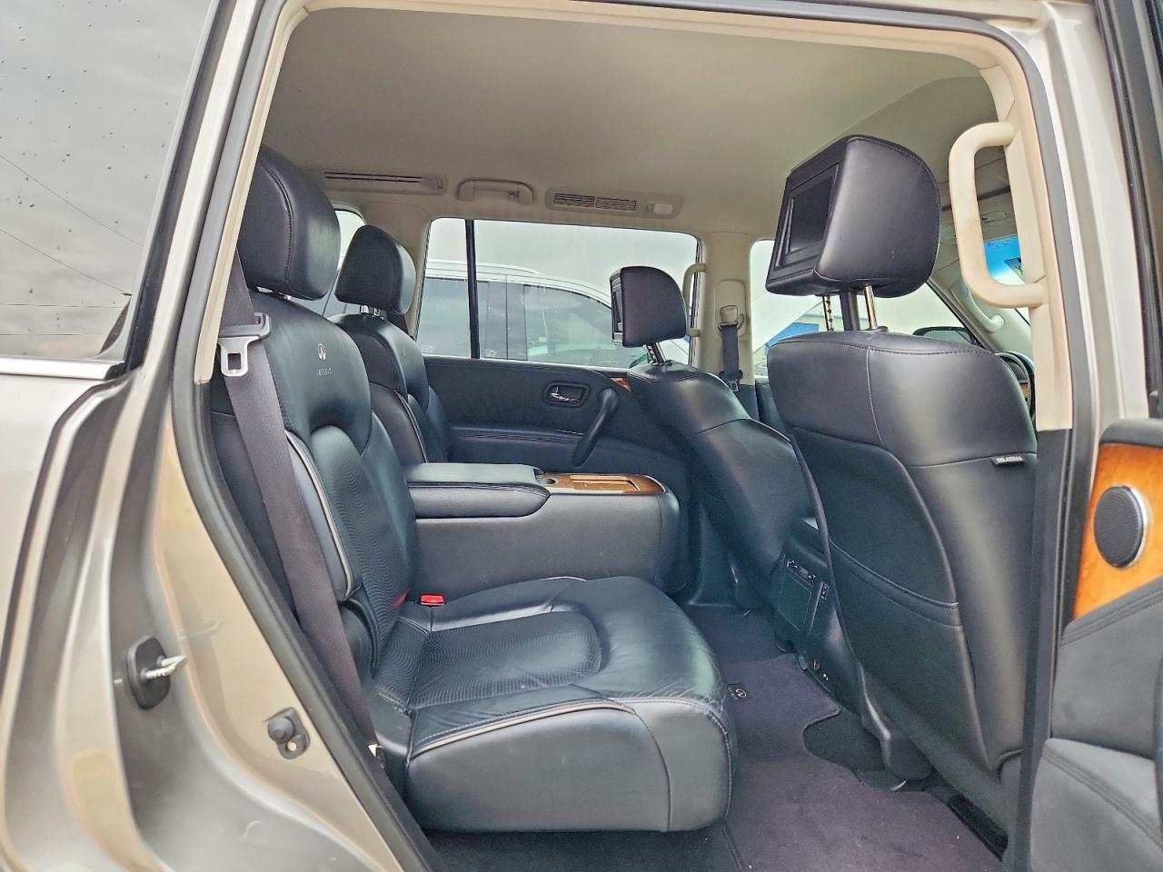 2012 INFINITI QX56 BASE photo 11