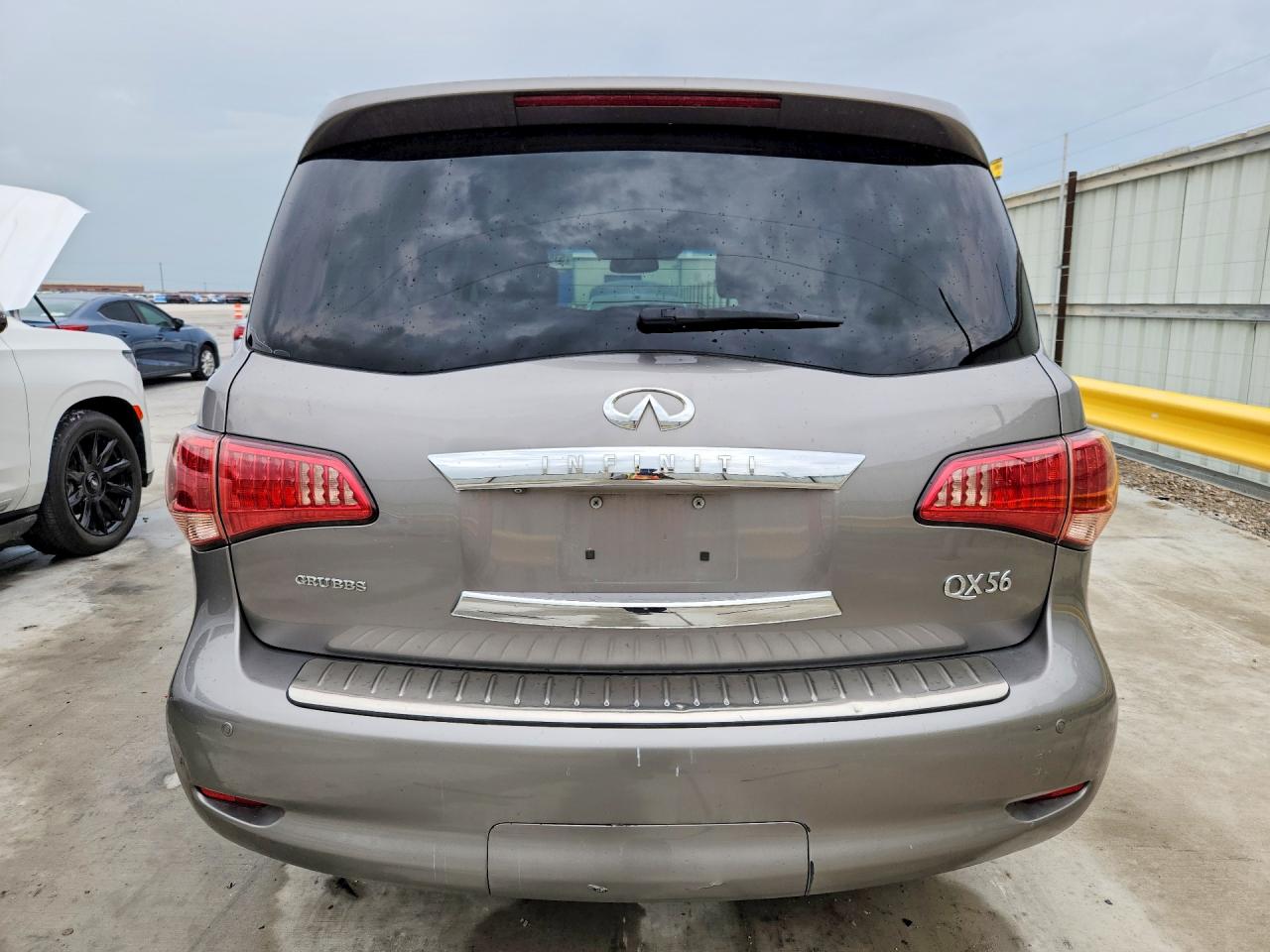 2012 INFINITI QX56 BASE photo 6