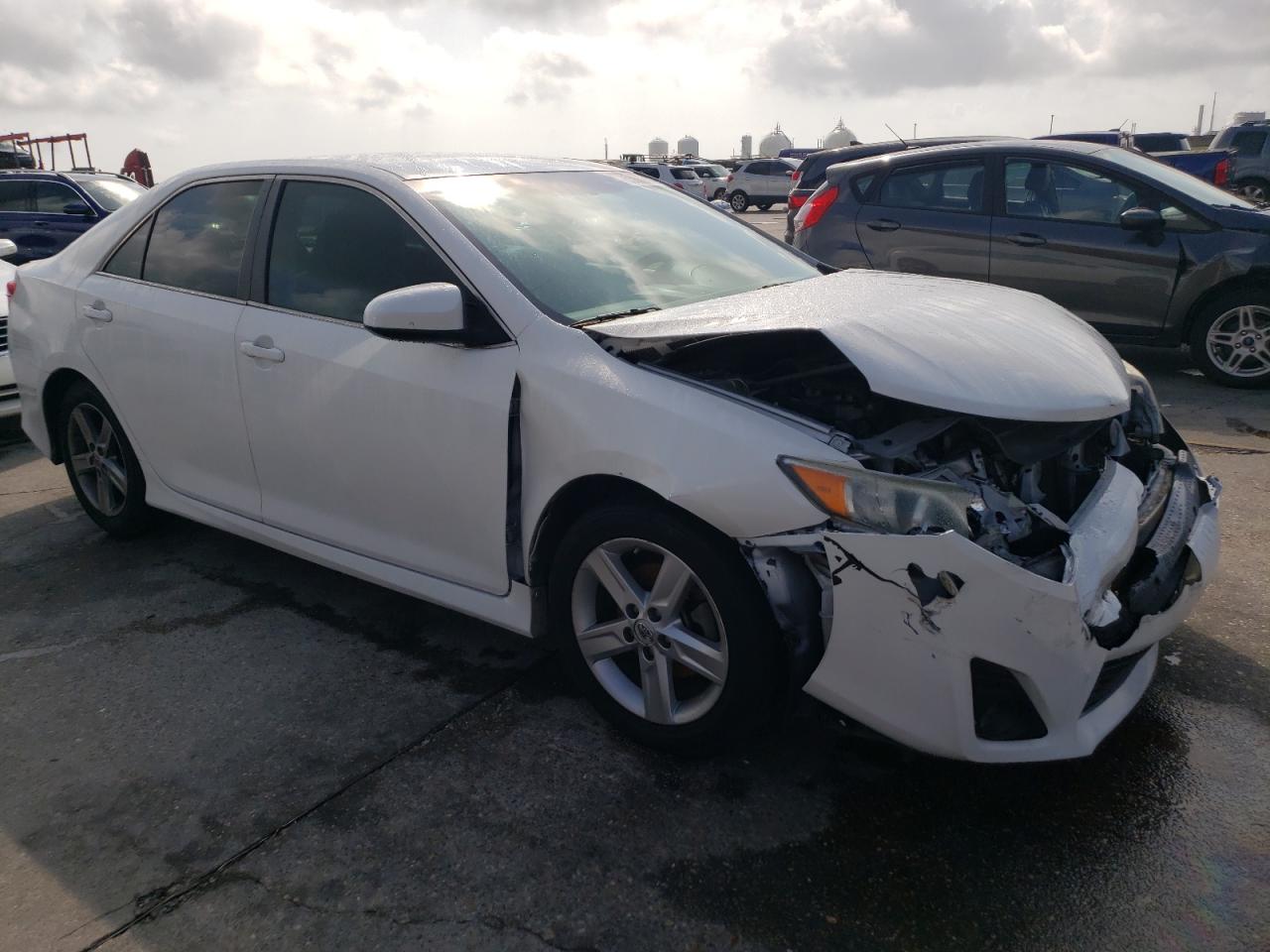 2014 TOYOTA CAMRY L photo 10