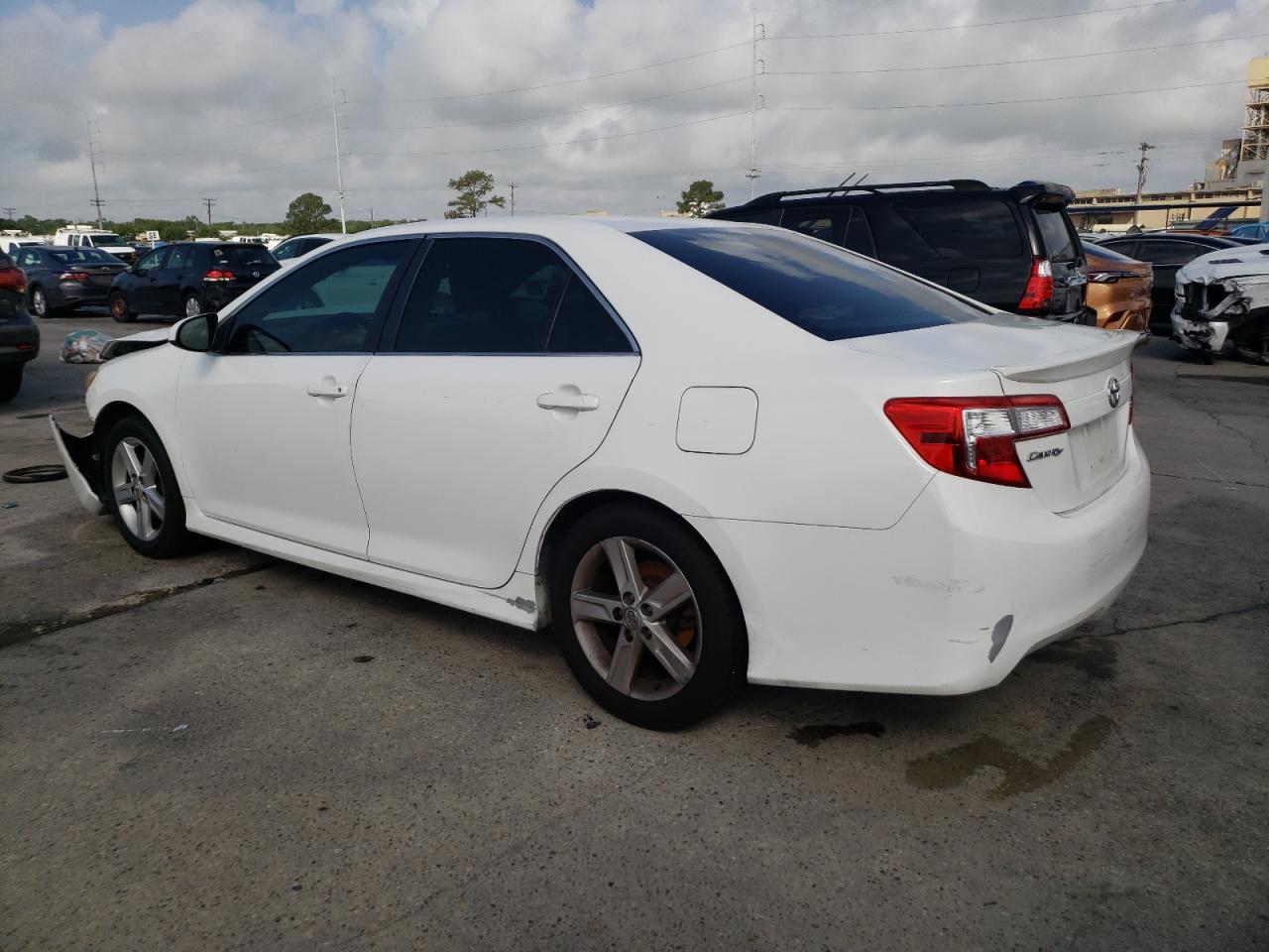 2014 TOYOTA CAMRY L photo 4