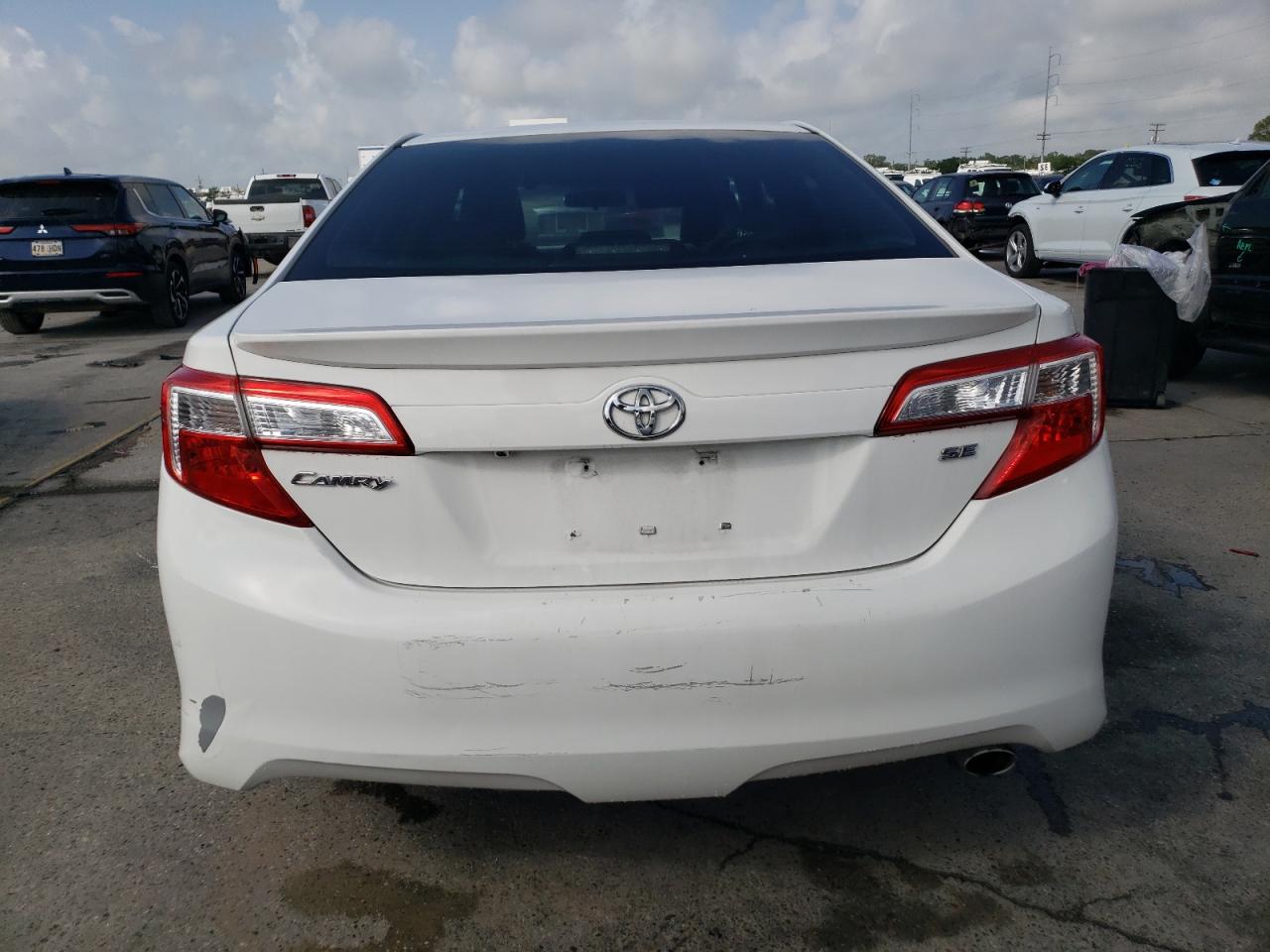 2014 TOYOTA CAMRY L photo 16
