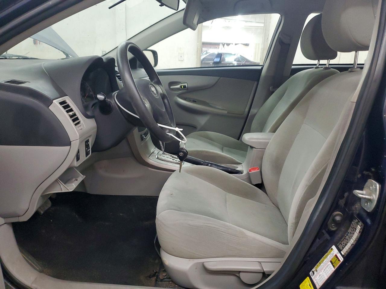 2012 TOYOTA COROLLA LE photo 19