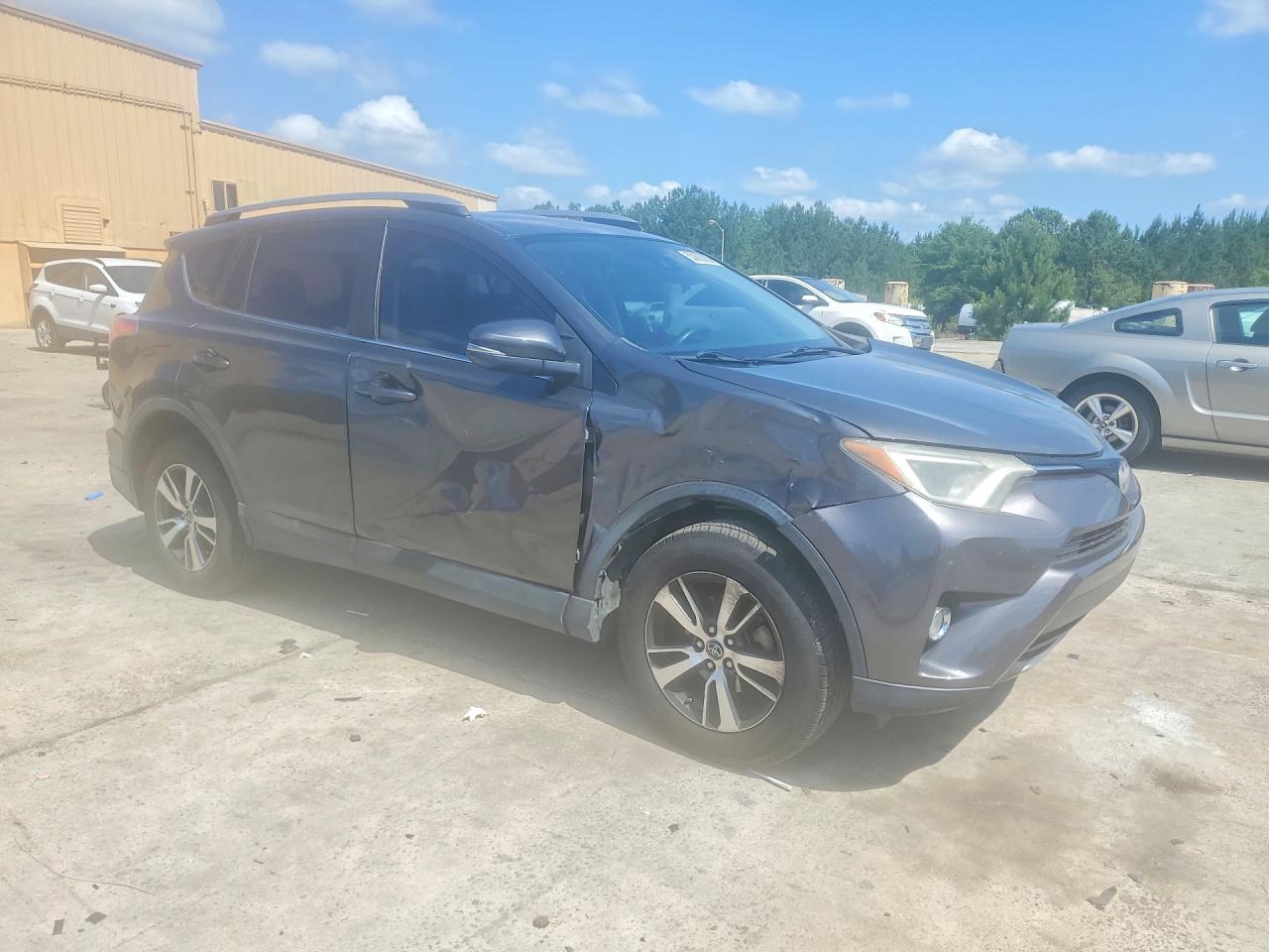 2017 TOYOTA RAV4 XLE photo 10