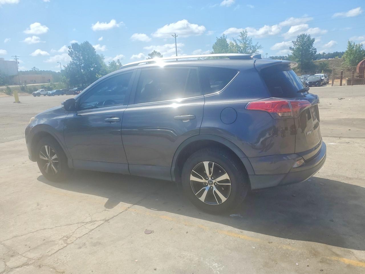 2017 TOYOTA RAV4 XLE photo 4