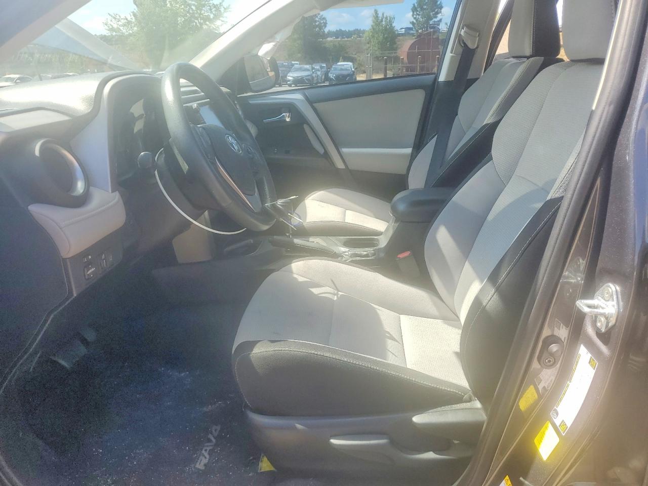 2017 TOYOTA RAV4 XLE photo 19