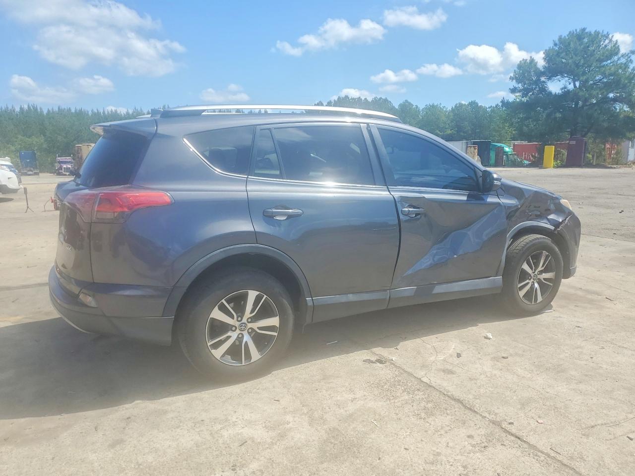2017 TOYOTA RAV4 XLE photo 7