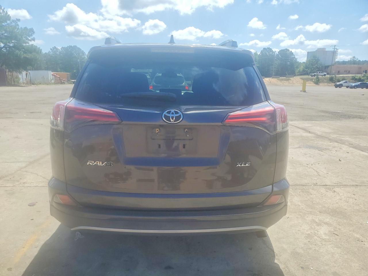 2017 TOYOTA RAV4 XLE photo 16