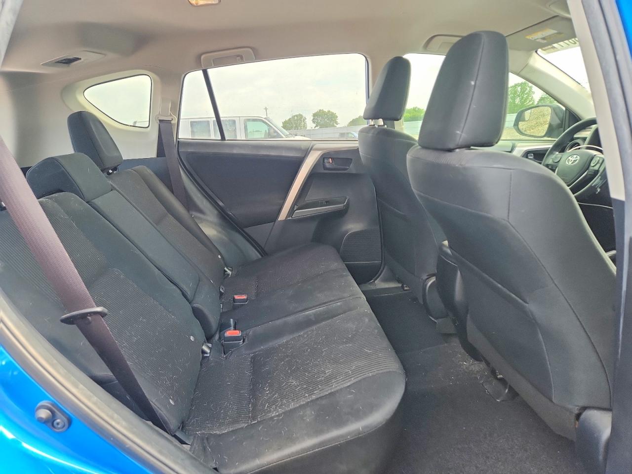 2018 TOYOTA RAV4 LE photo 21
