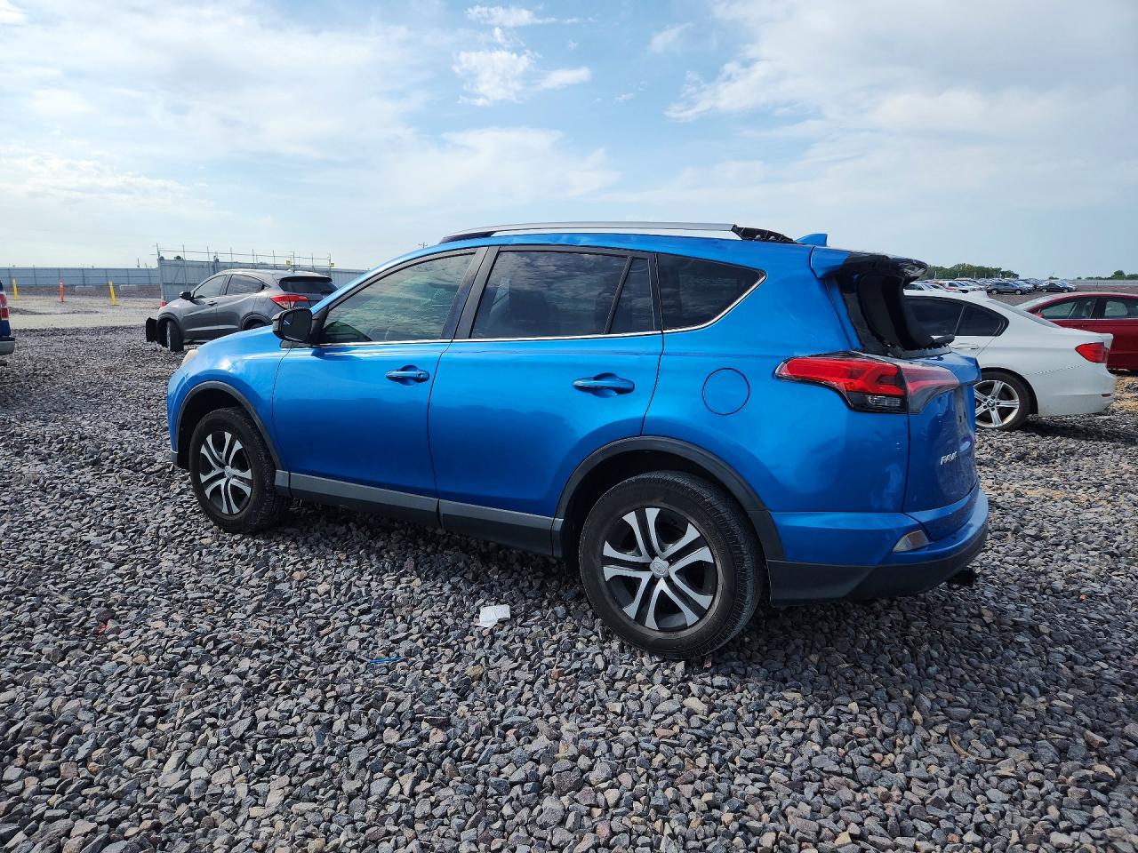 2018 TOYOTA RAV4 LE photo 3