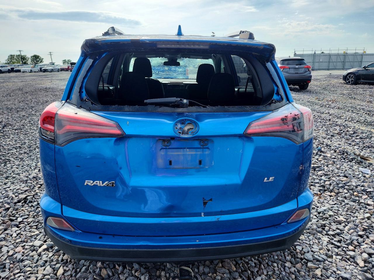 2018 TOYOTA RAV4 LE photo 11