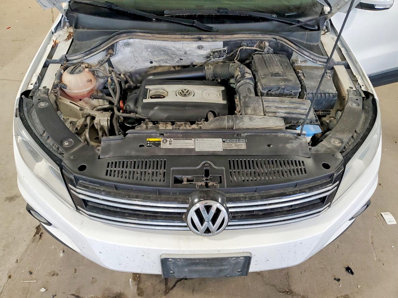 2013 VOLKSWAGEN TIGUAN S photo 34