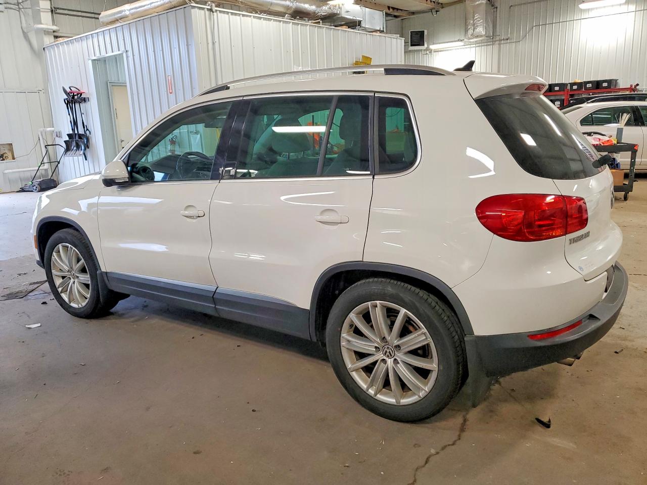 2013 VOLKSWAGEN TIGUAN S photo 4