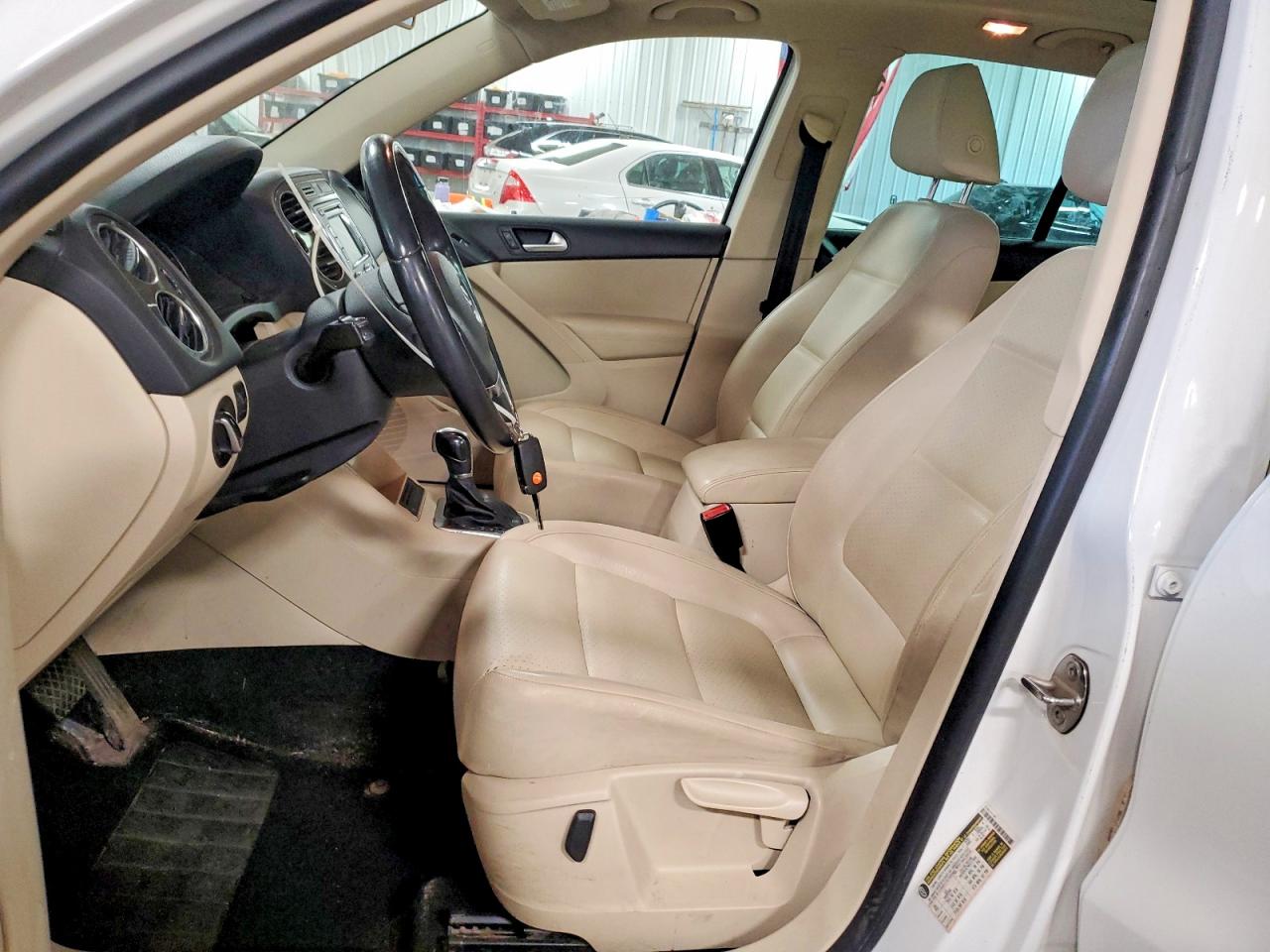 2013 VOLKSWAGEN TIGUAN S photo 19