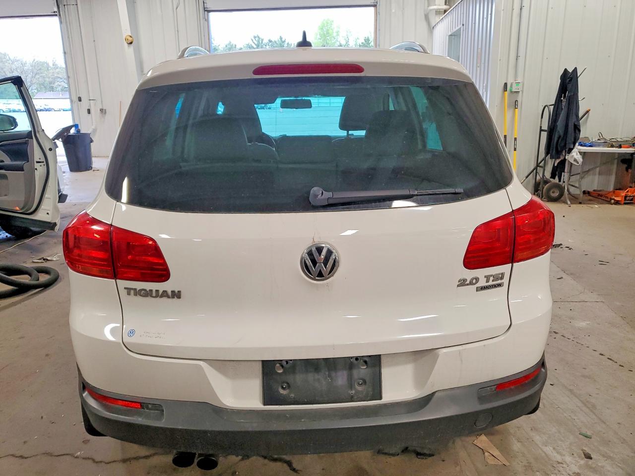 2013 VOLKSWAGEN TIGUAN S photo 16