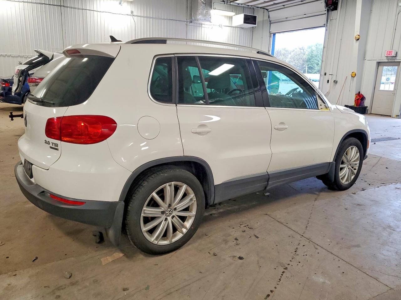 2013 VOLKSWAGEN TIGUAN S photo 7