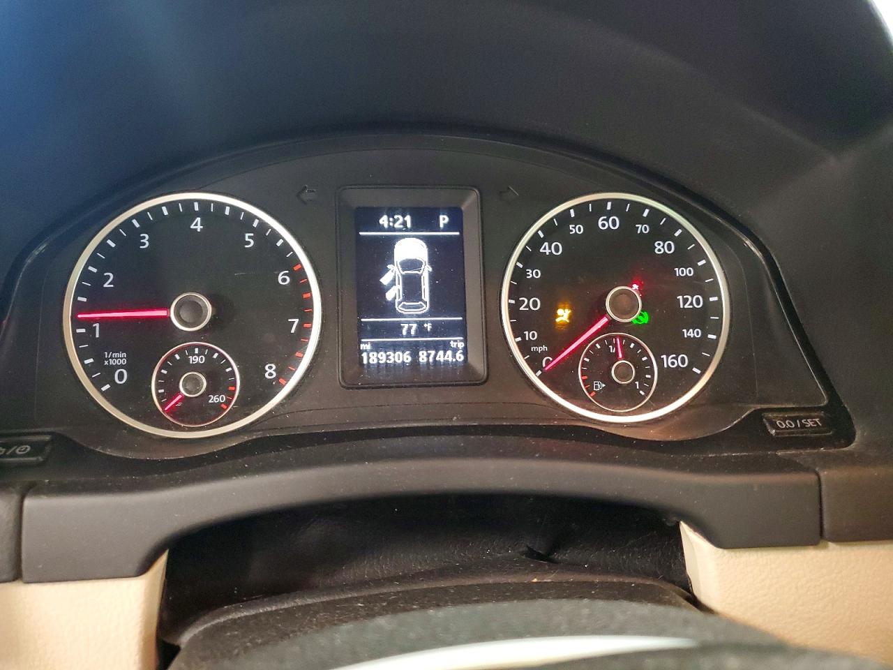 2013 VOLKSWAGEN TIGUAN S photo 25