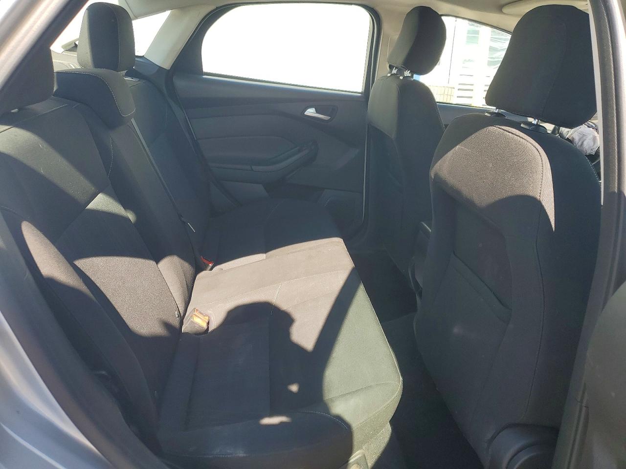 2015 FORD FOCUS SE photo 19