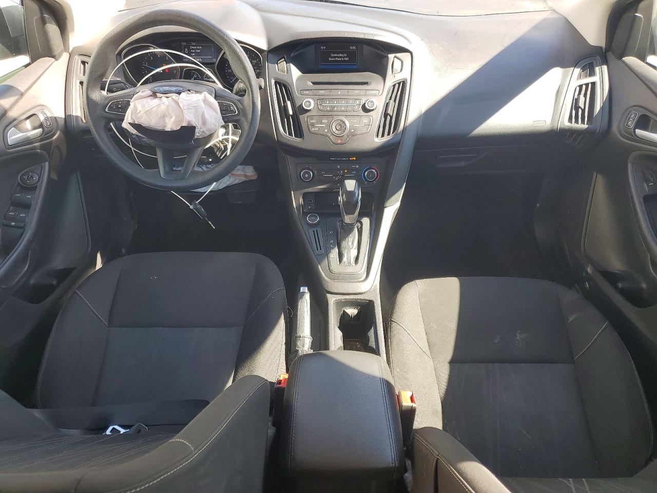 2015 FORD FOCUS SE photo 15