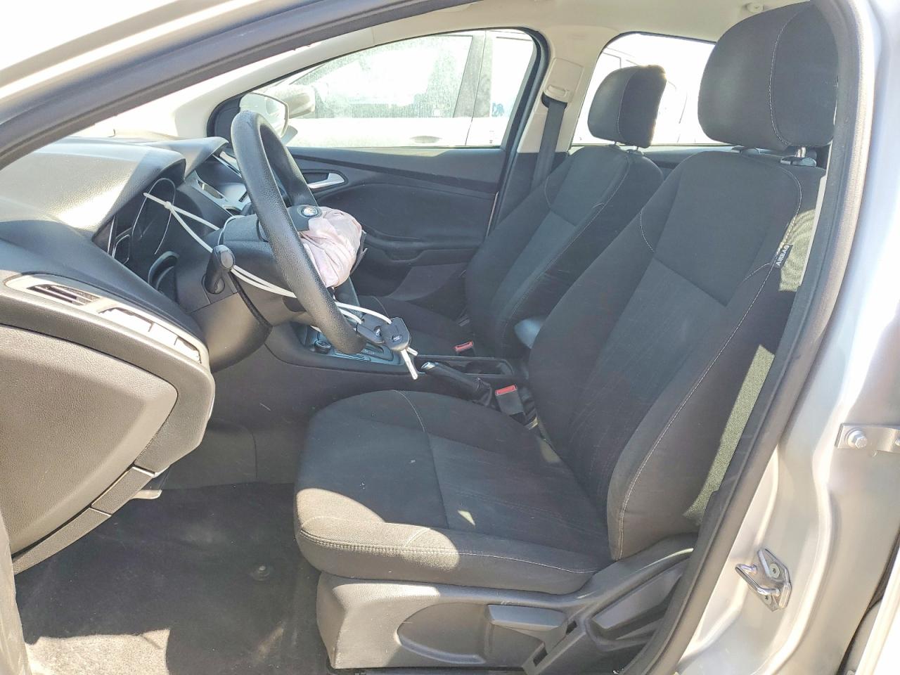 2015 FORD FOCUS SE photo 13