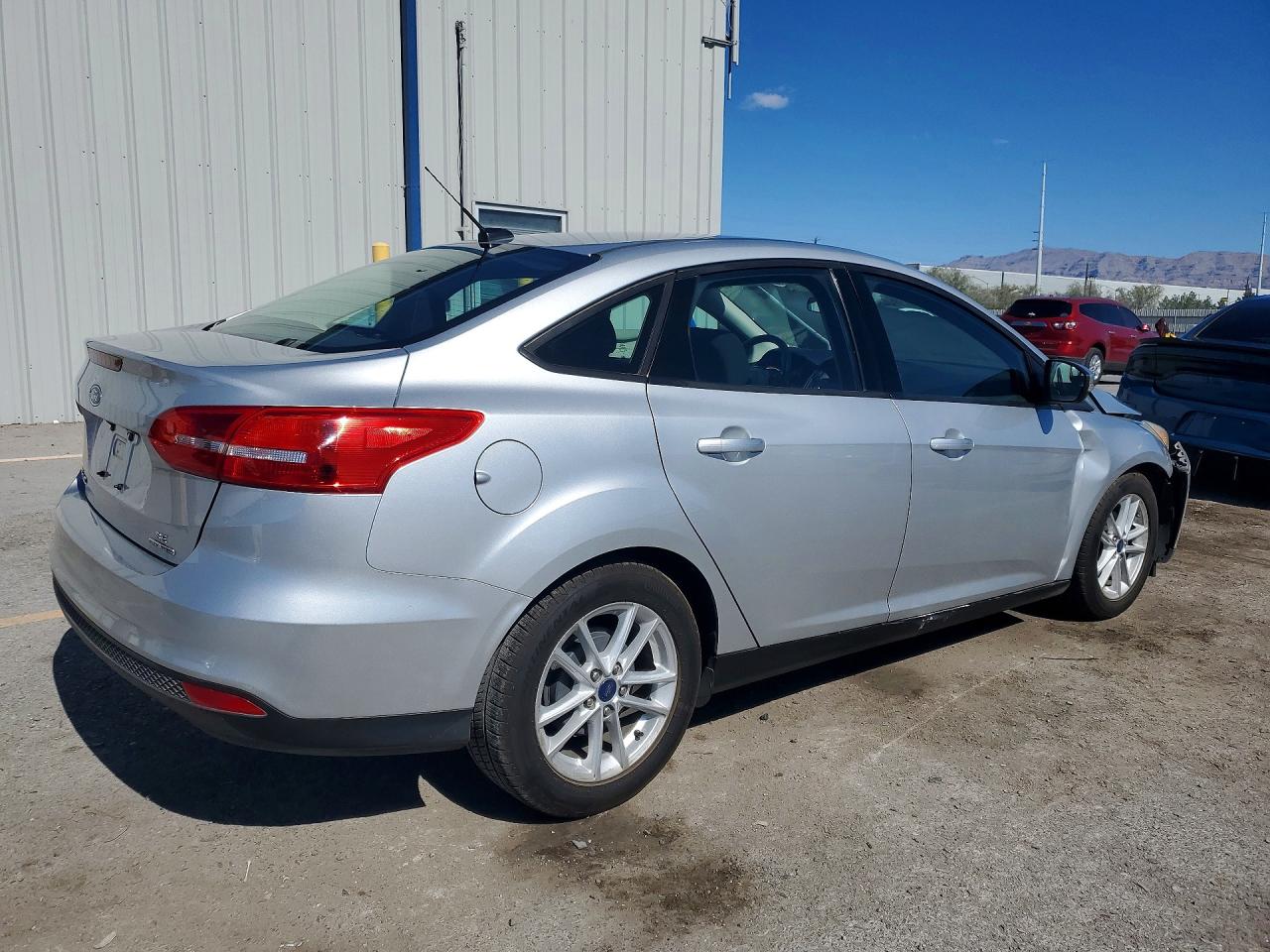2015 FORD FOCUS SE photo 5