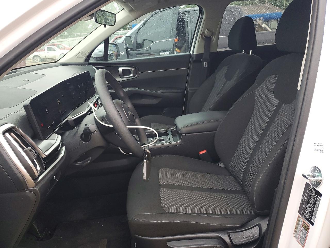 2024 KIA SORENTO LX photo 7
