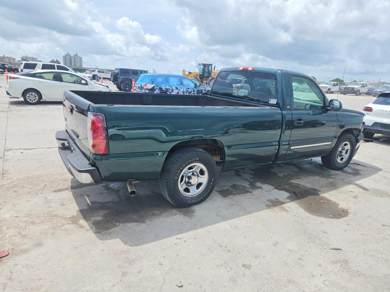 2004 CHEVROLET SILVERADO C1500 photo 3