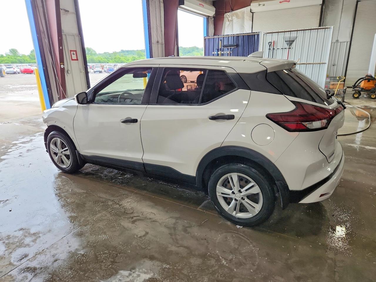2021 NISSAN KICKS S photo 3