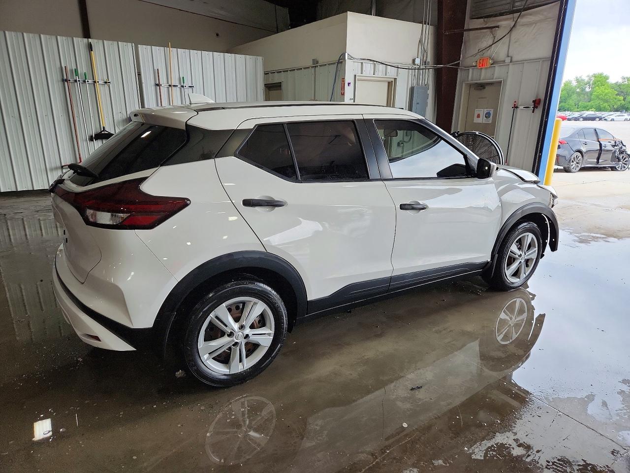 2021 NISSAN KICKS S photo 5