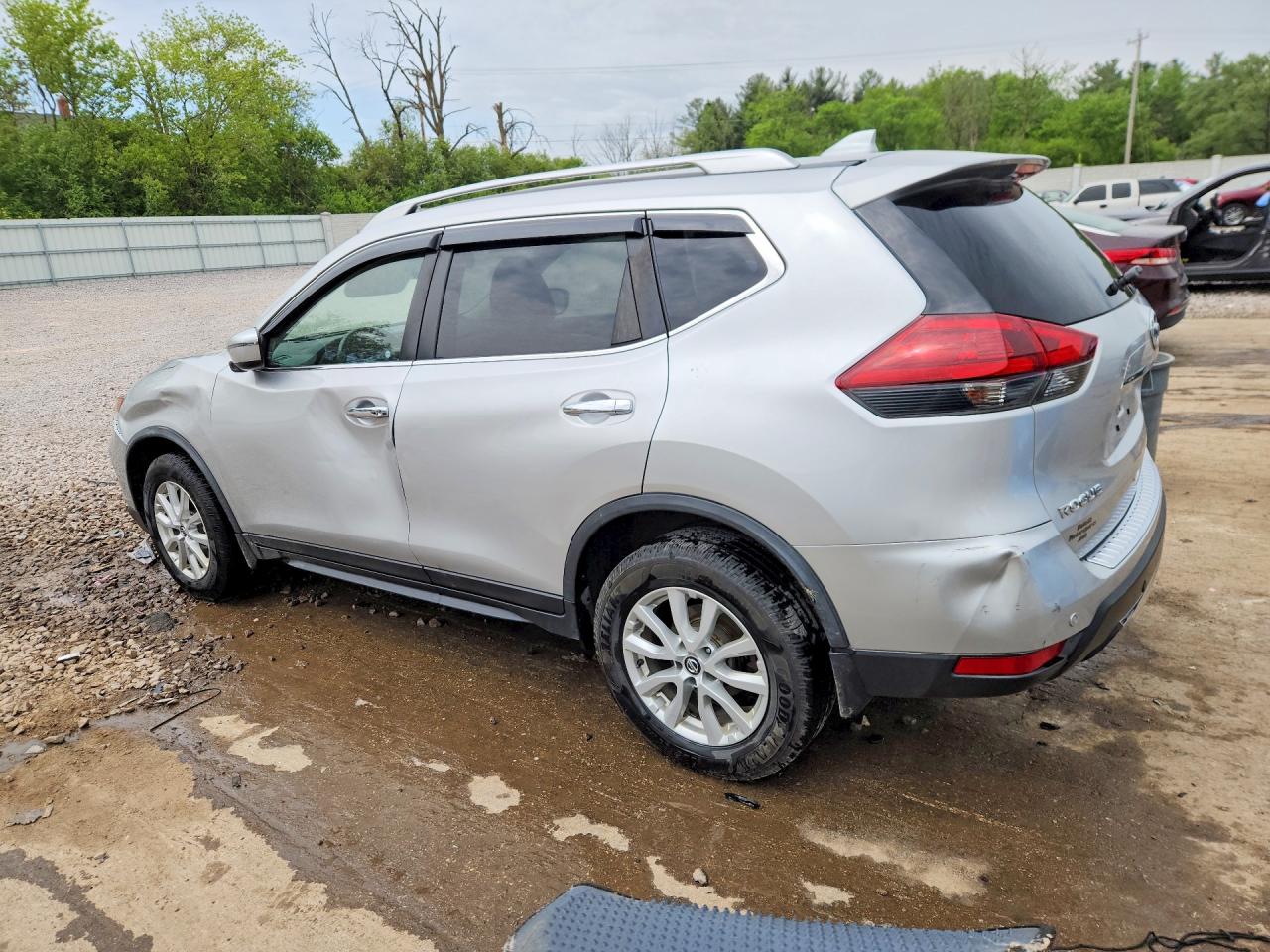 2019 NISSAN ROGUE SV photo 3