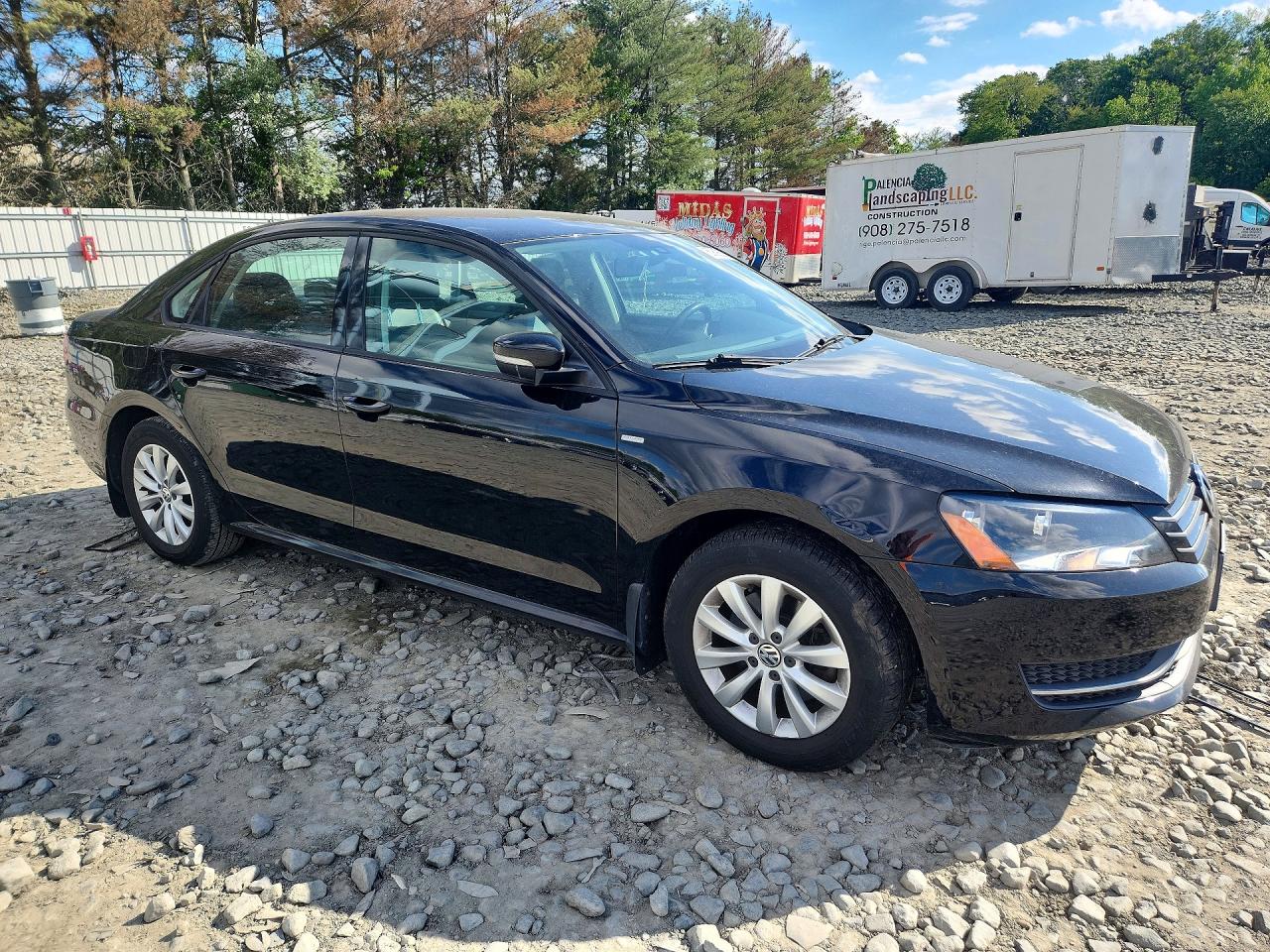 2015 VOLKSWAGEN PASSAT S photo 4