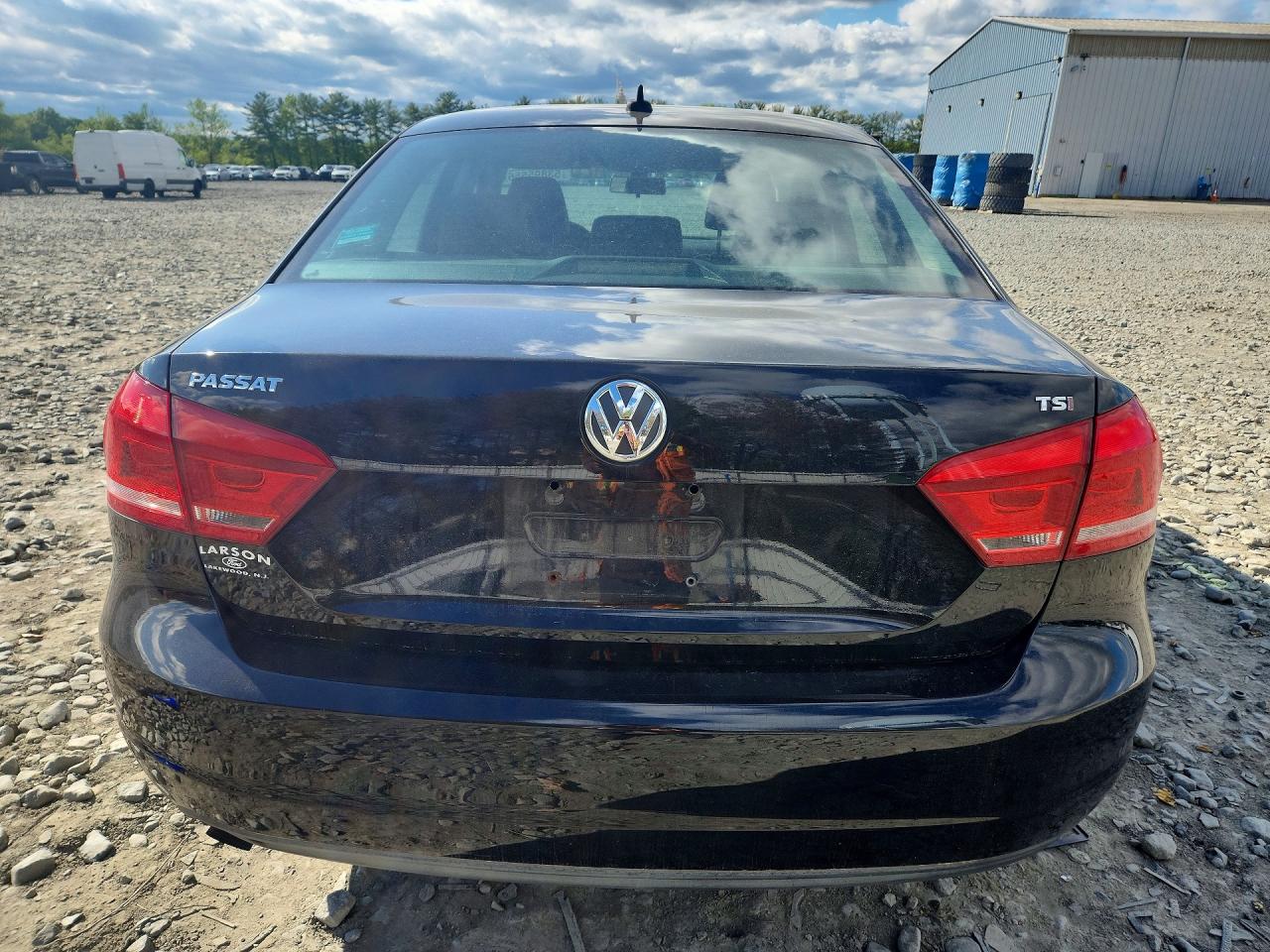 2015 VOLKSWAGEN PASSAT S photo 6
