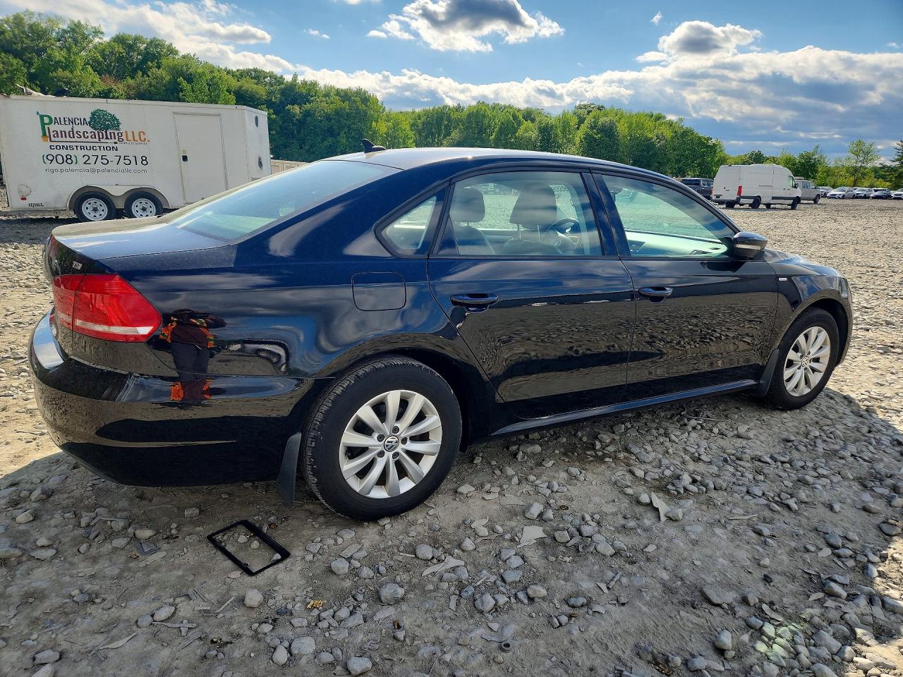 2015 VOLKSWAGEN PASSAT S photo 3