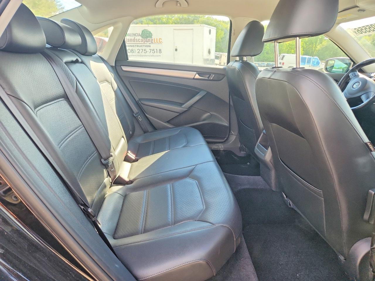 2015 VOLKSWAGEN PASSAT S photo 10