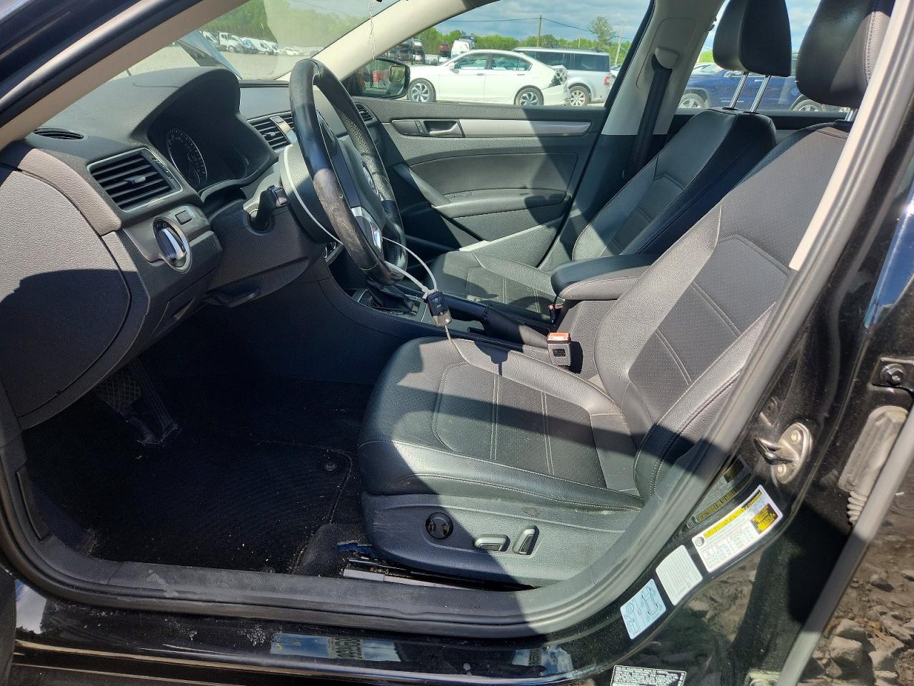 2015 VOLKSWAGEN PASSAT S photo 7