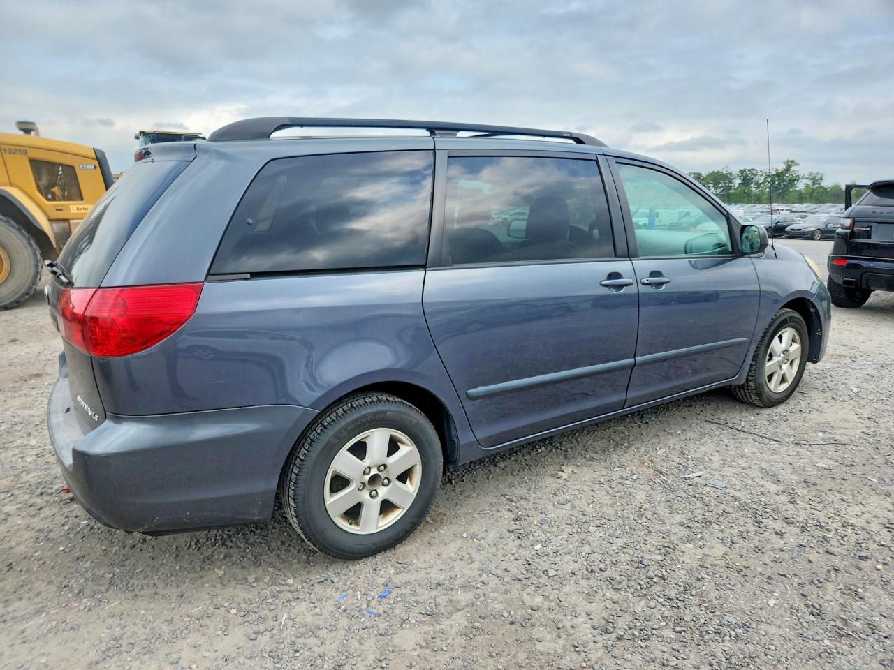 2009 TOYOTA SIENNA LE 8-PASSENGER photo 3